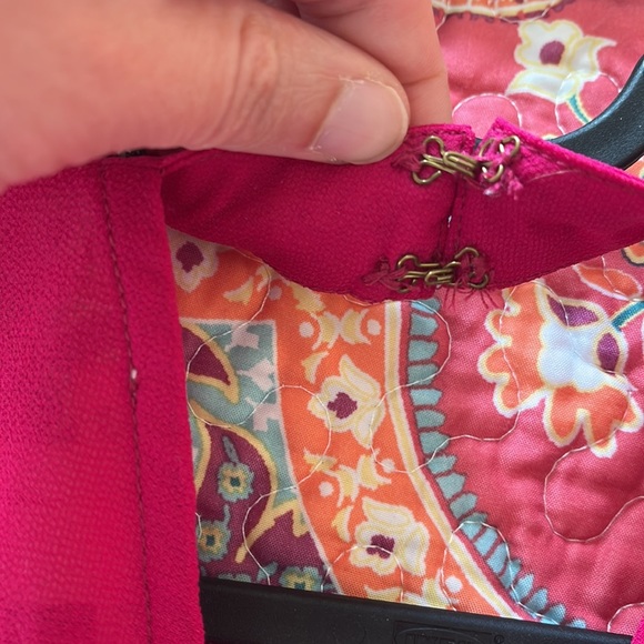 BEAUTIFUL TOP with beaded detailing and neck closure - Picture 4 of 5